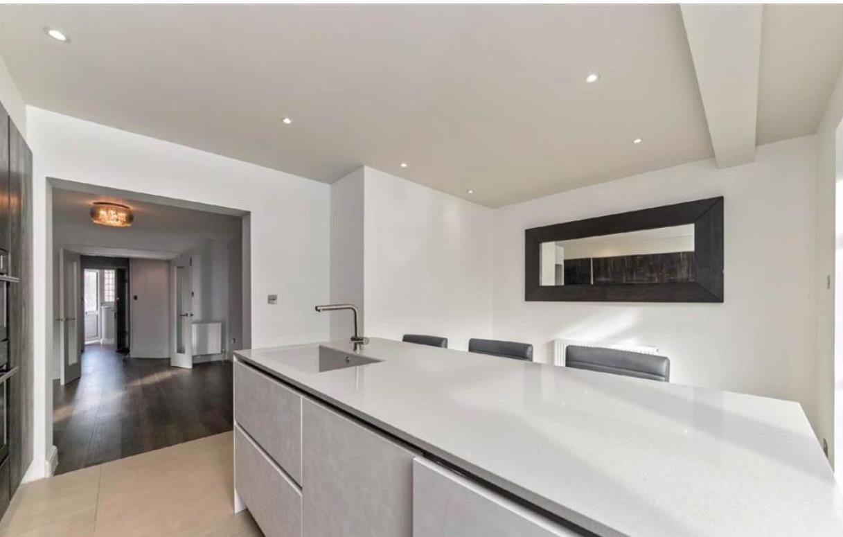 Goodwyn Avenue, Mill Hill, NW7, London